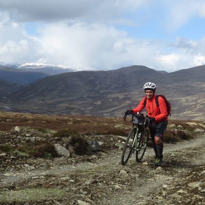 骑自行车Monega通行证：自行车在苏格兰的最高路上