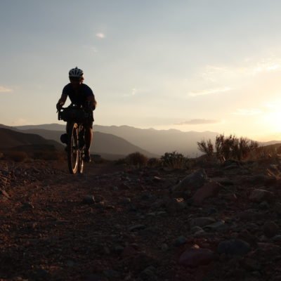 没有石头未经淘汰：通过吉尔吉斯斯坦的自行车旅行